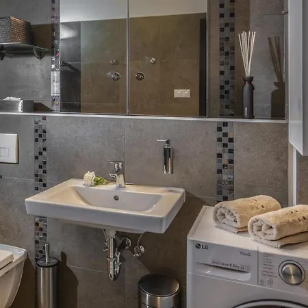 Sybill Apartment